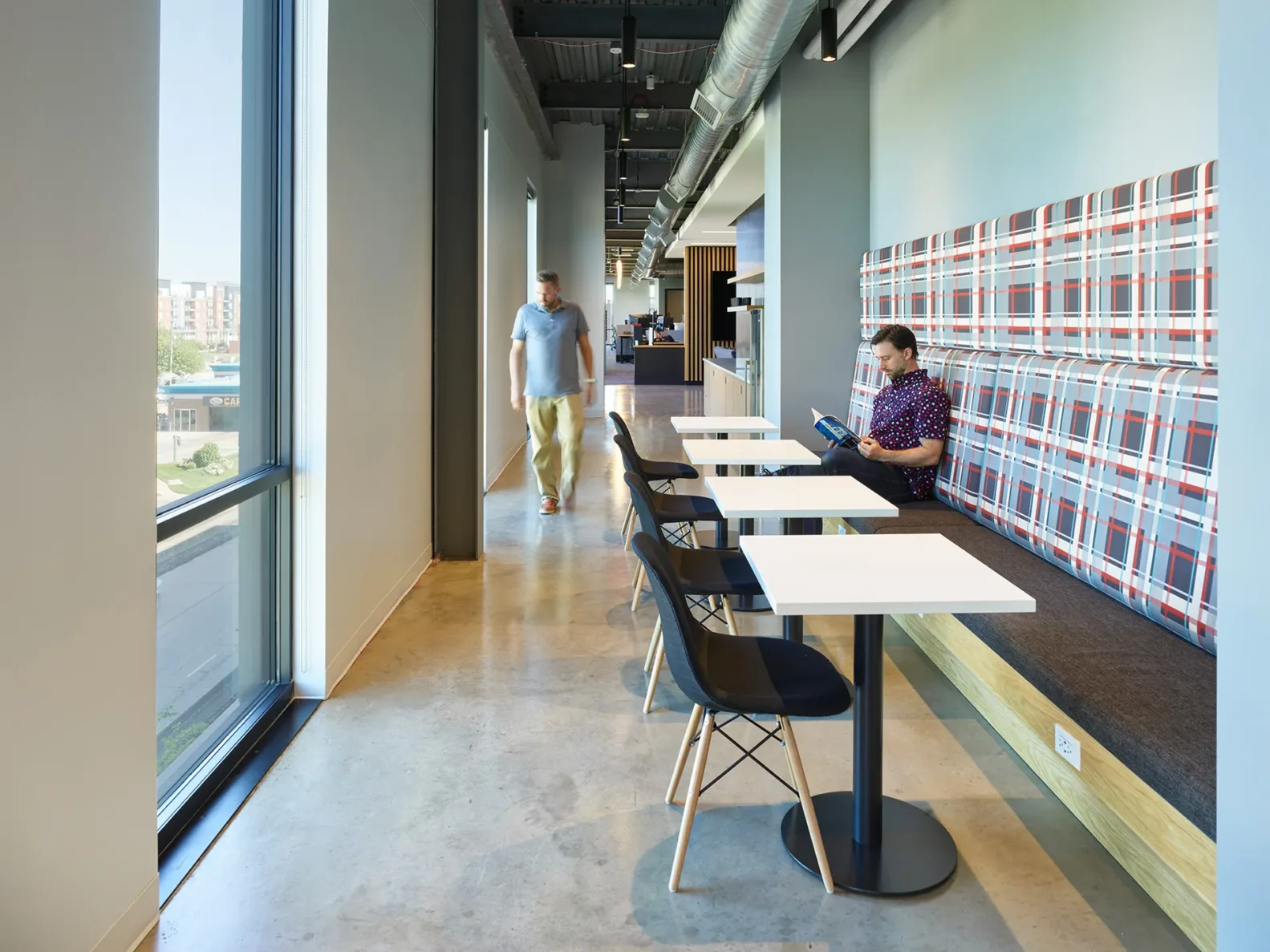 avenue 82 booth seating
