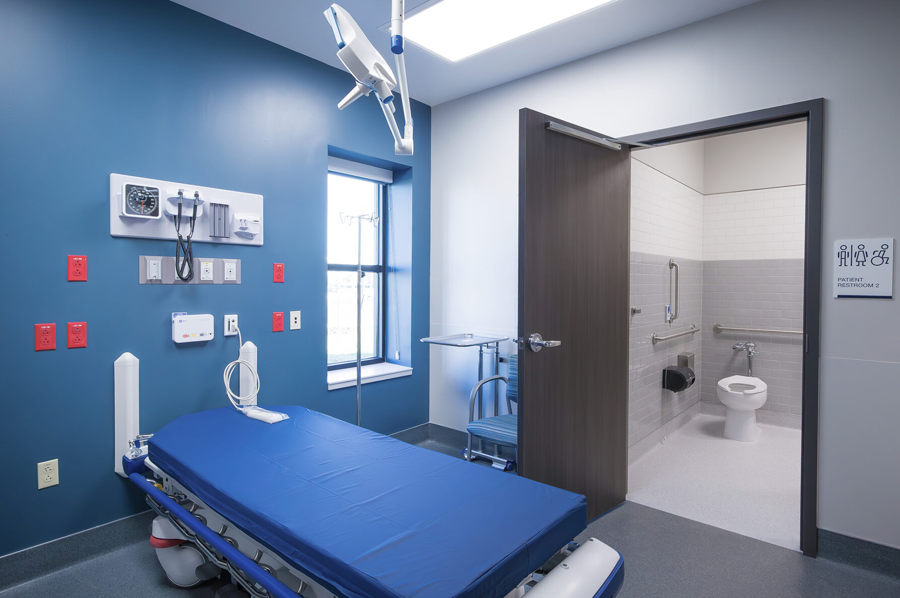 Inside of a patient room and bathroom at the HCA Wesley Andover ER