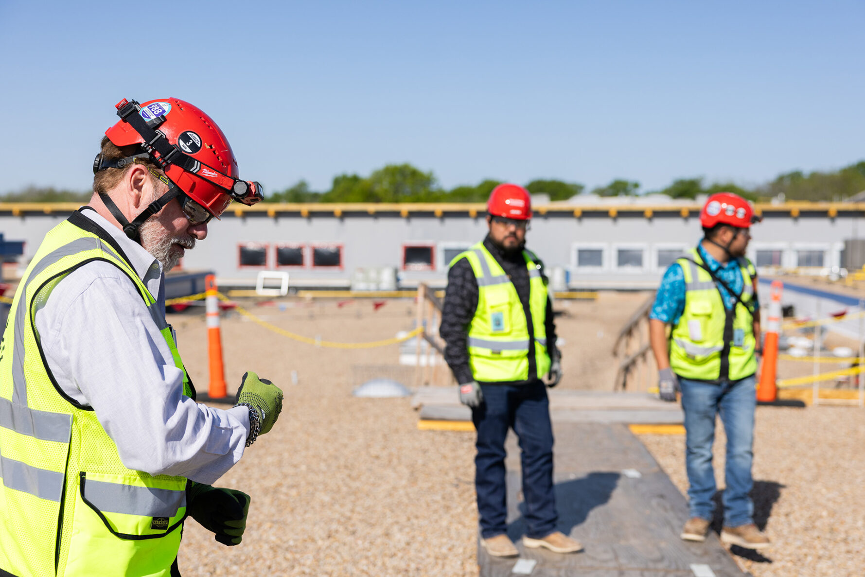 McCownGordon associate collaborating on jobsite.